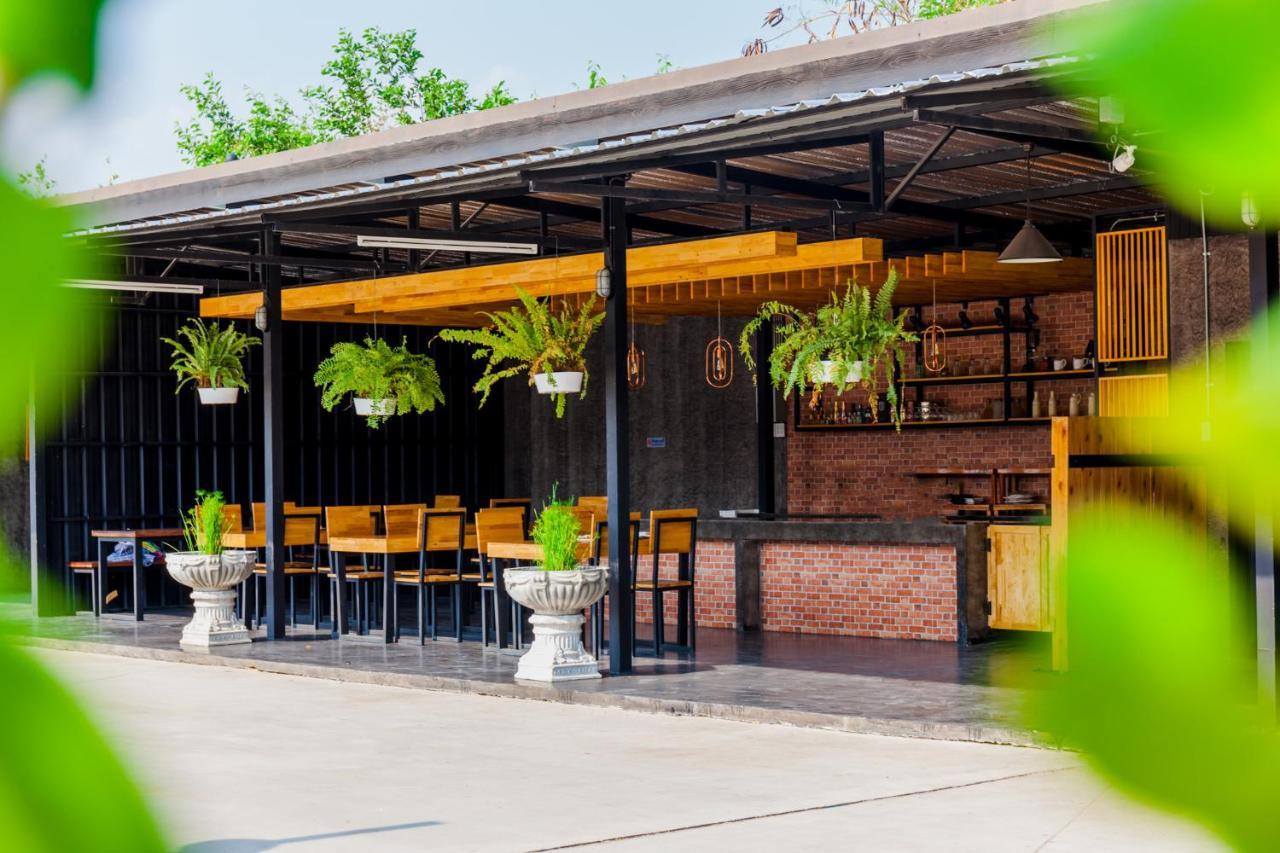 The Sun Resort Ratchaburi Esterno foto